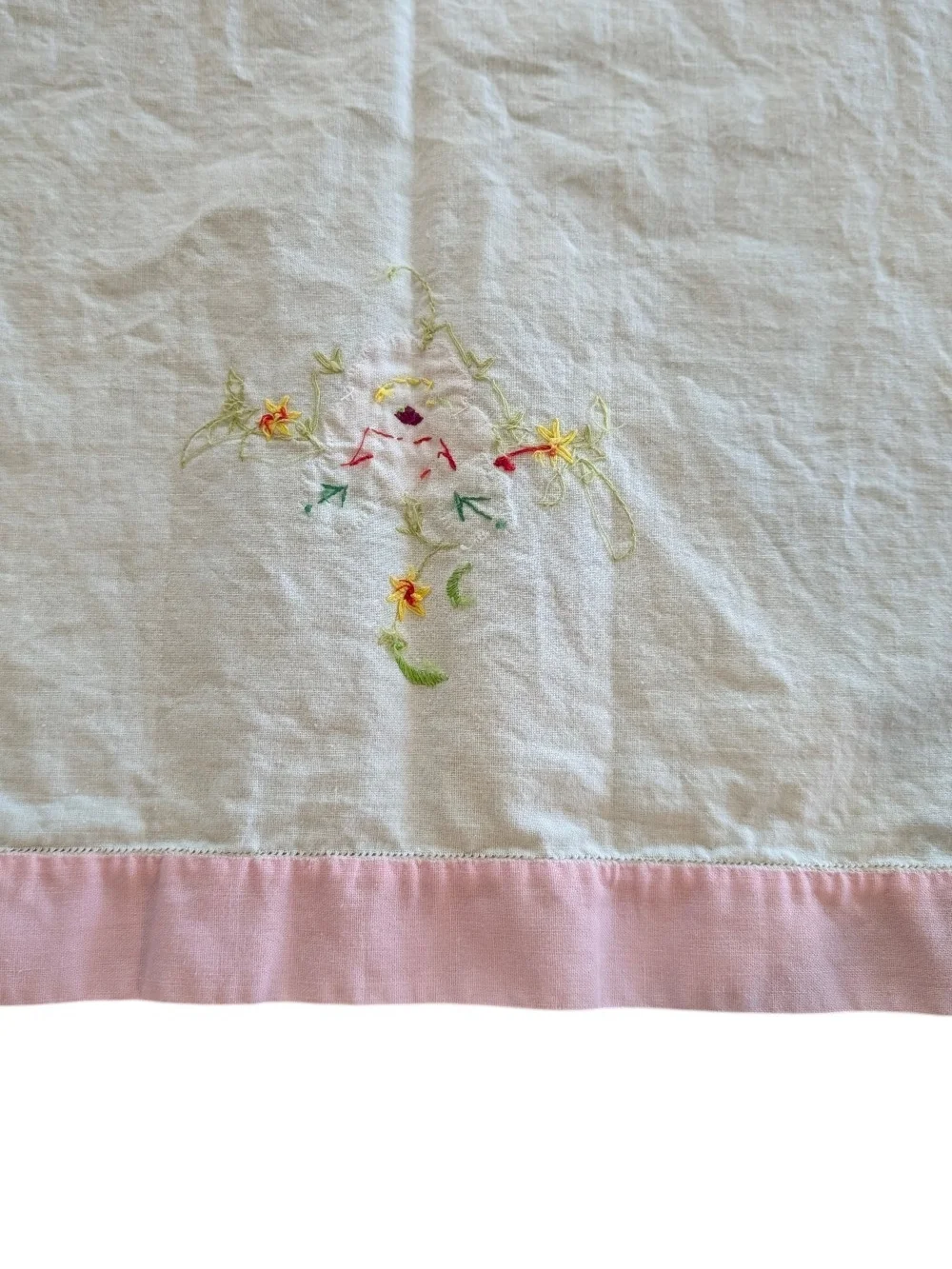 White and Pink Floral Embroidered Tea Towels Set